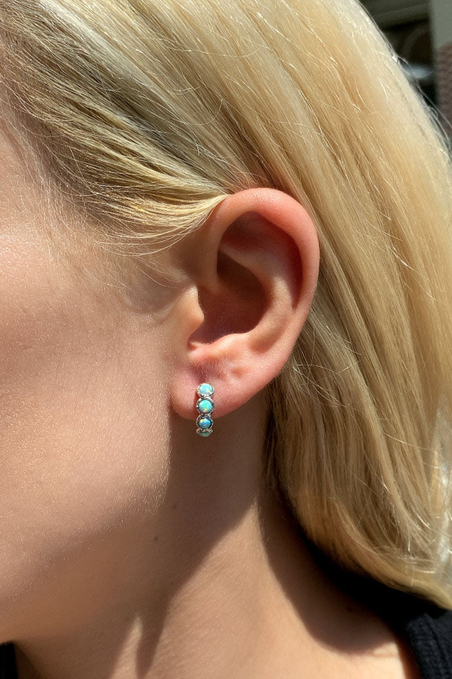 Opal Taşlı Minimal Halka Küpe