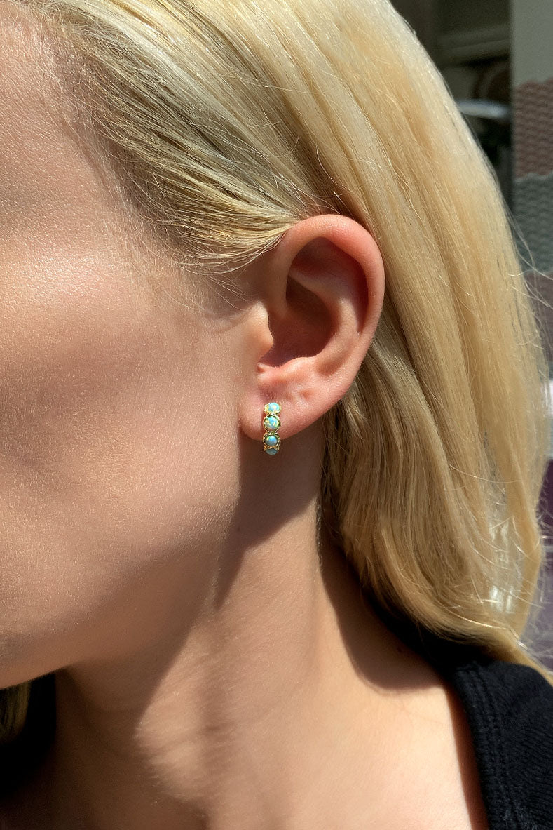 Opal Taşlı Minimal Halka Küpe