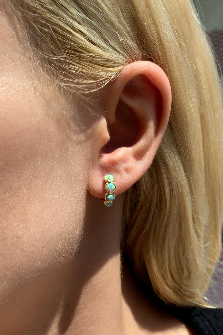 Opal Taşlı Minimal Halka Küpe
