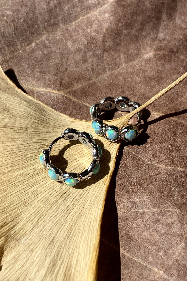 Opal Taşlı Minimal Halka Küpe