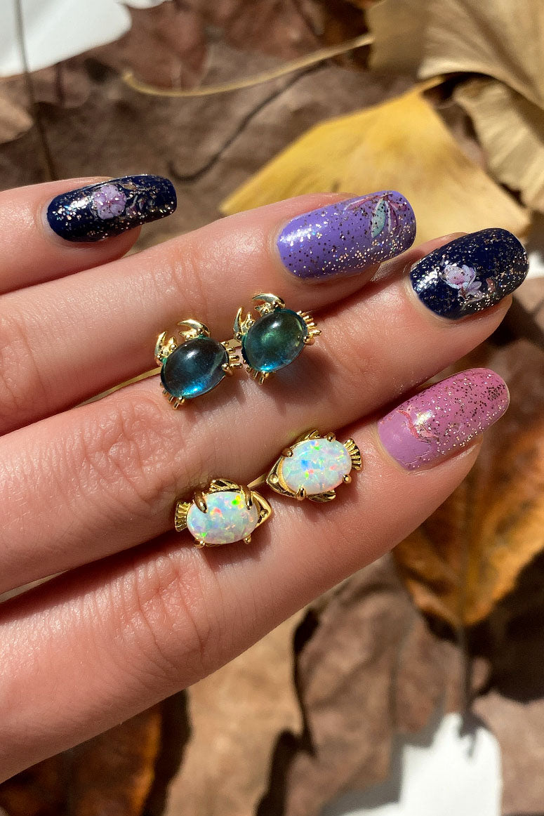 Opal Taşlı Minimal Yengeç Küpe